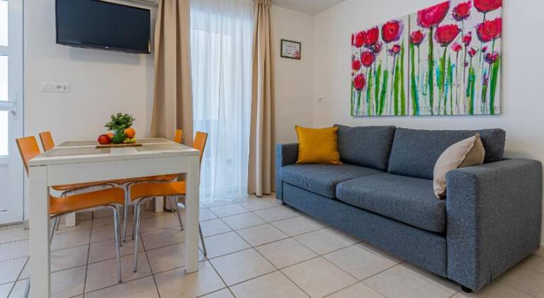Apartment with patio in Mali Losinj