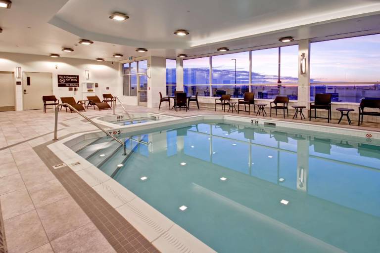 Hampton Inn & Suites by Hilton Medicine Hat — photo 5