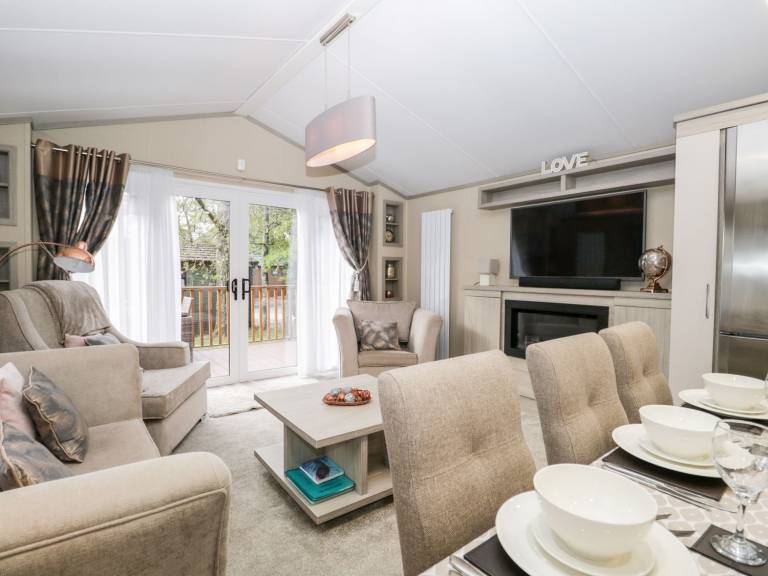 Cottage with pool & yard | Beach view — photo 4
