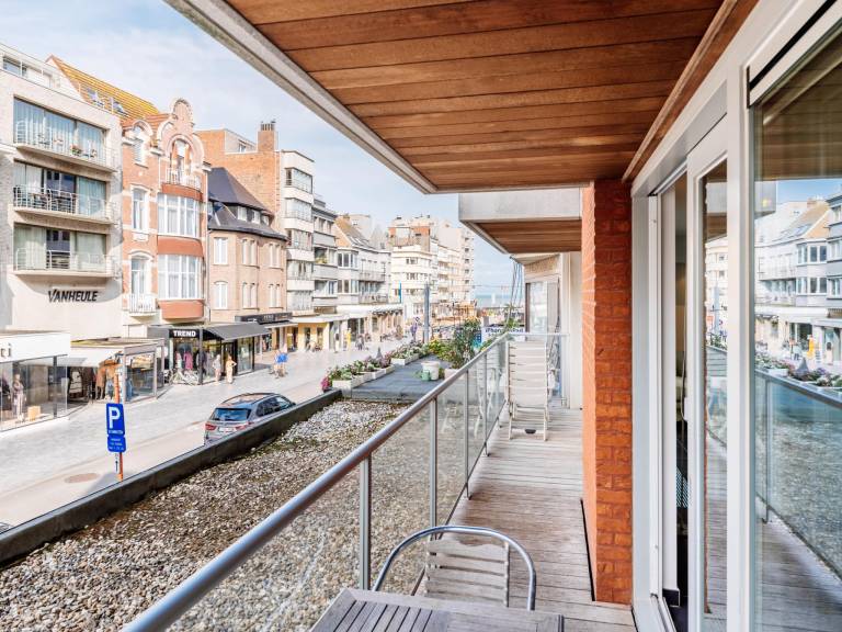 Spacious flat with lateral sea view — photo 3