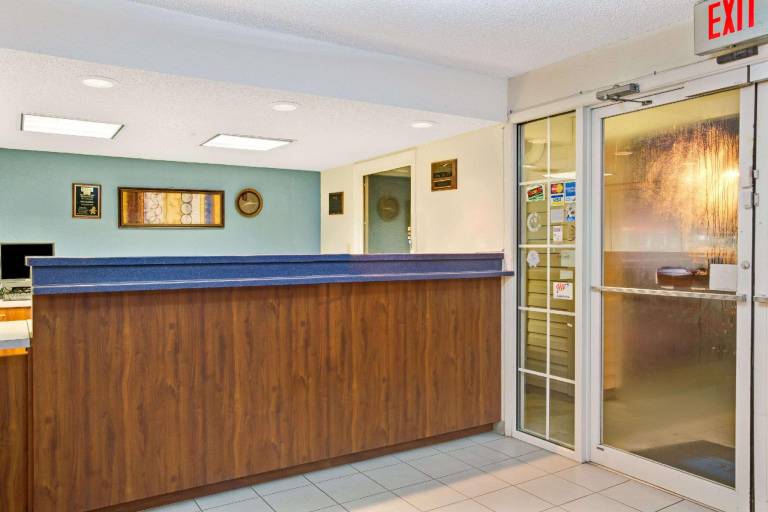 Hotel Suites MacClenny — photo 2