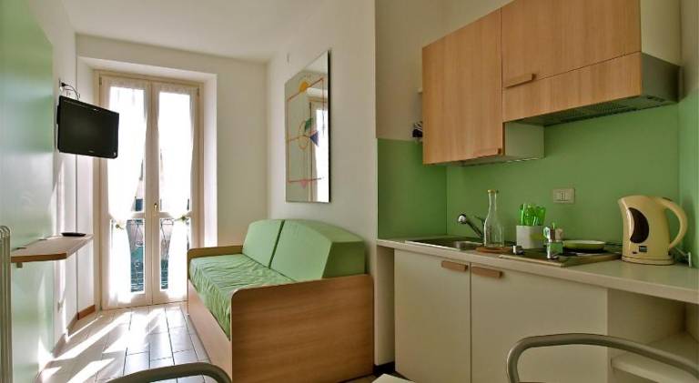 Serviced apartment with patio — photo 4