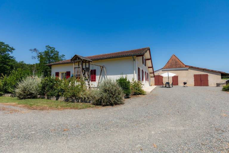 Beautiful gite with barbecue, yard & patio | Pet-friendly — photo 4