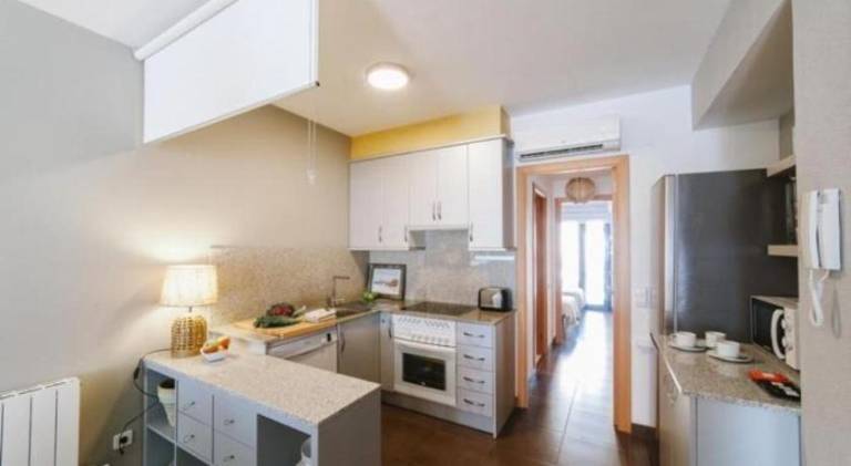 Sitges Spaces Deluxe Beach Apartment- 3 Bedroom, 2 Bathroom, Next to Beach, Sleeps 6 — photo 3