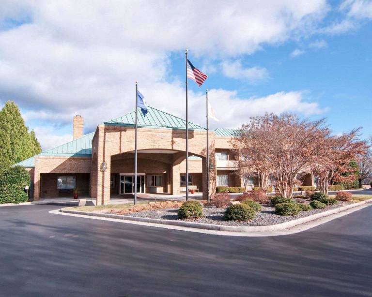Comfort Suites Inn at Ridgewood Farm in Salem, VA