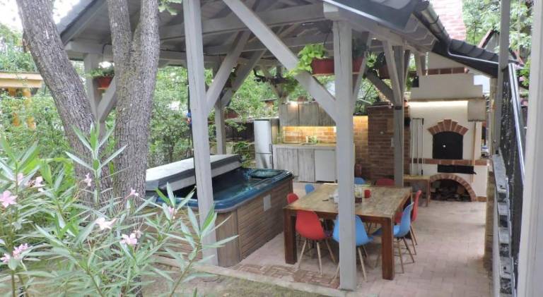 Villa with jacuzzi — photo 5