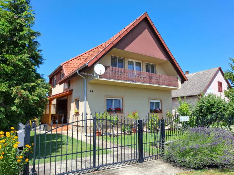 Ferienwohnung  Balatonfenyves