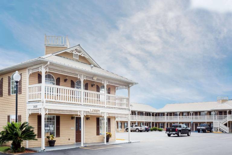 Super 8 By Wyndham Foley in Foley, AL