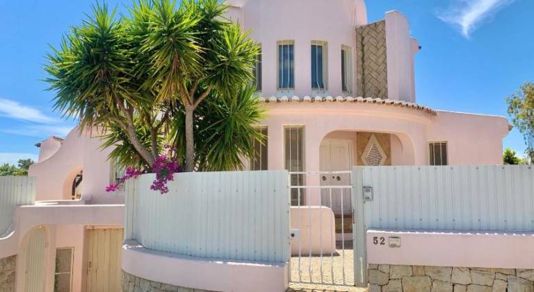 Villa with BBQ, garden & private pool in Albufeira