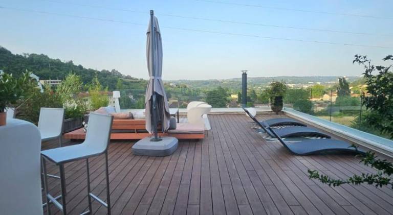 Villa with pool — photo 2