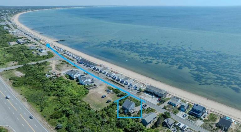 House with hot tub, patio & grill in North Truro, MA
