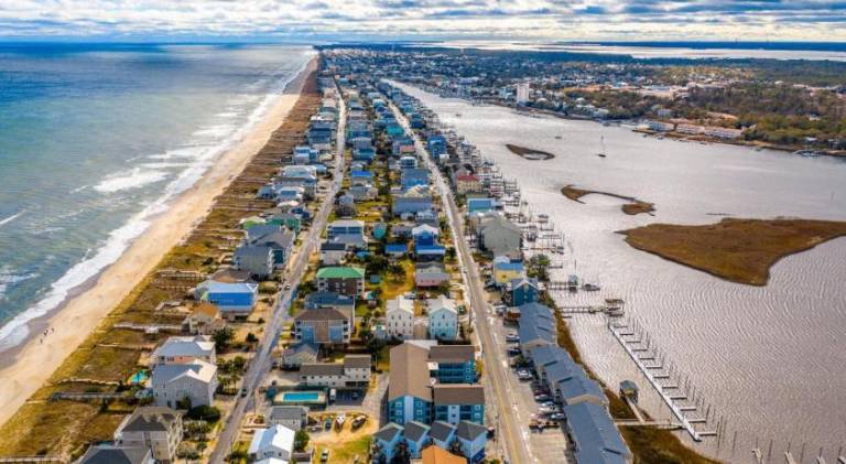 Vacation home with pool | Close to the beach | Pets allowed in Carolina Beach, NC