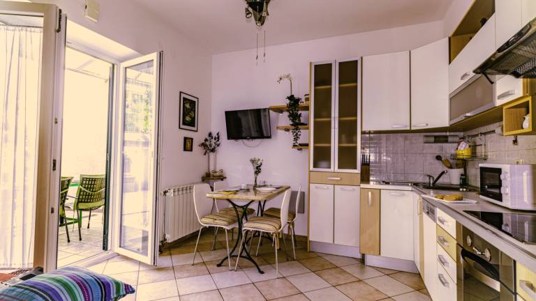 Big villa with BBQ, yard & patio | Beach nearby | Pets allowed — photo 5