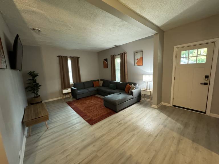 House with yard | Pet-friendly — photo 5