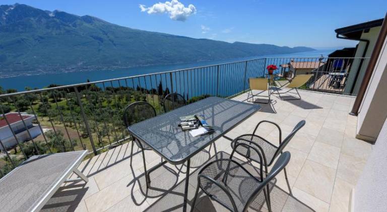 Serviced apartment with pool, patio & garden | Pets are welcome — photo 3