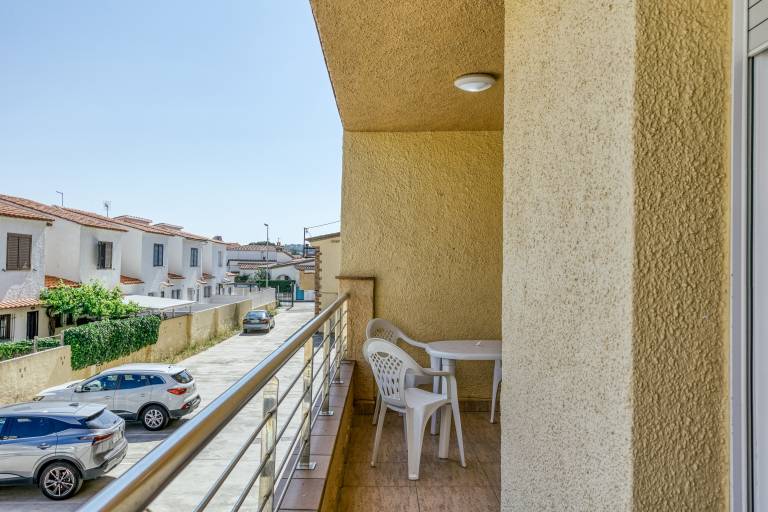 Rental apartment with terrace & fast internet | City view — photo 2