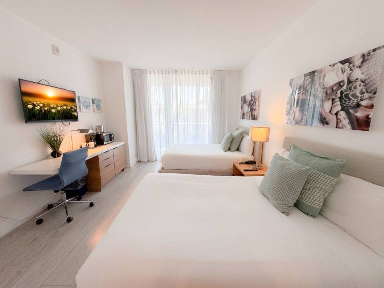 Studio Pool Beach & Gym Studio in Hallandale