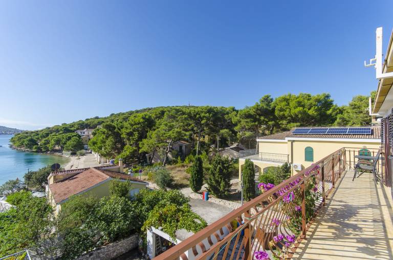 Holiday apartment with terrace & grill | Sea view — photo 3