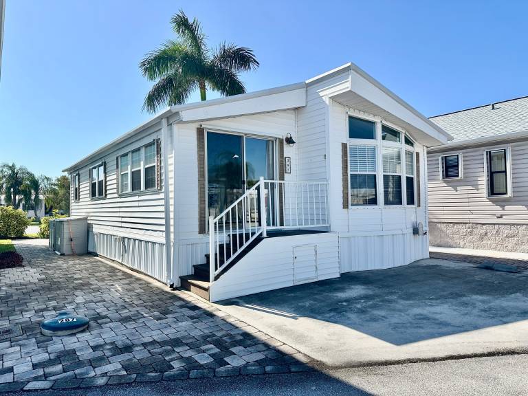 Beach Access home features an open floor plan with 2 bedrooms in a resort community — photo 2
