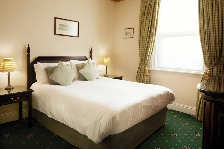 Accommodation  Cayton Bay