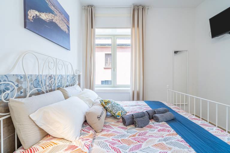 Guest House 'Raudino Rooms - Ortigia' with Balcony, Wi-Fi and Air Conditioning — photo 4