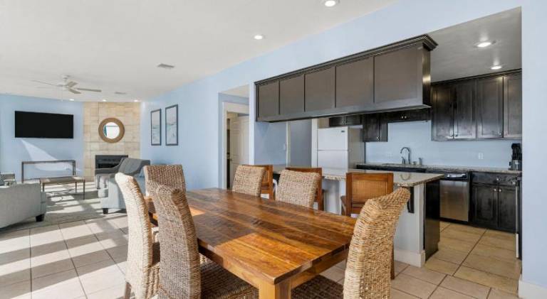 Spacious rental apartment with barbeque | Next to the beach | Pet-friendly — photo 3
