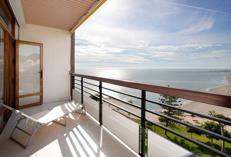 Apartment 'Primera Linea Panoramic Views' with Sea View, Wi-Fi and Air Conditioning in Torremolinos
