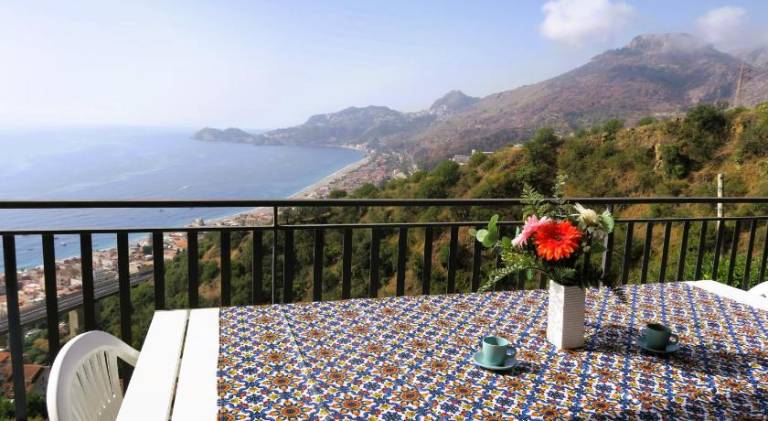 Holiday apartment with garden & patio in Taormina