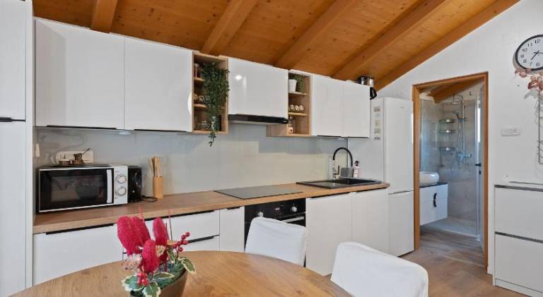 Holiday apartment with grill, yard & patio — photo 3