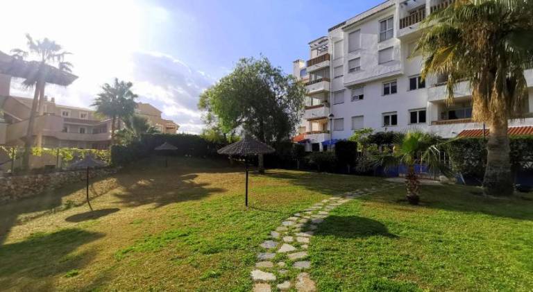 Rental apartment with yard, patio & pool — photo 4