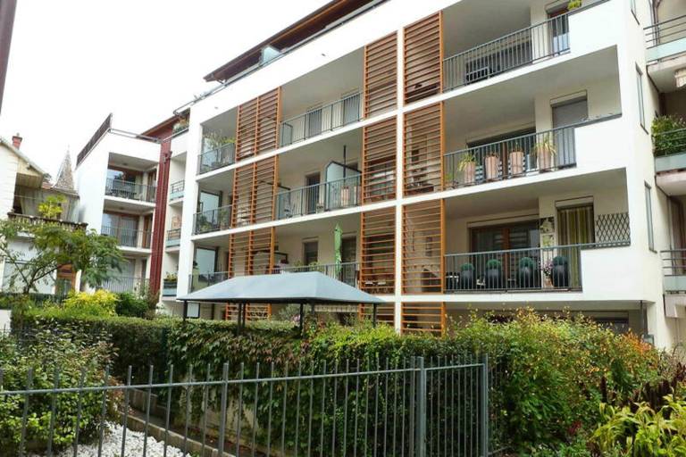 Fully equipped pleasant rental apartment with terrace & yard | Pet-friendly in Aix-les-Bains