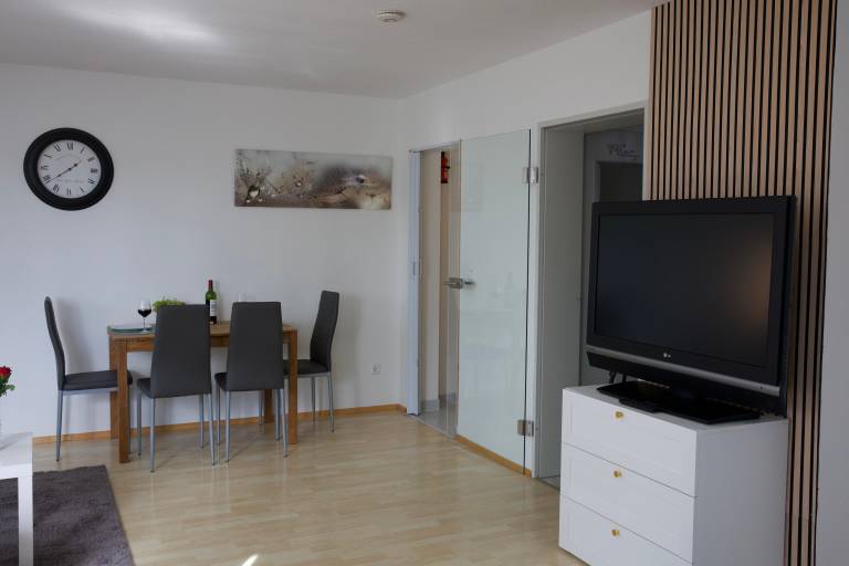 Modern Accommodation in Leutkirch with Mountain View, Wi-Fi & Balcony — photo 3