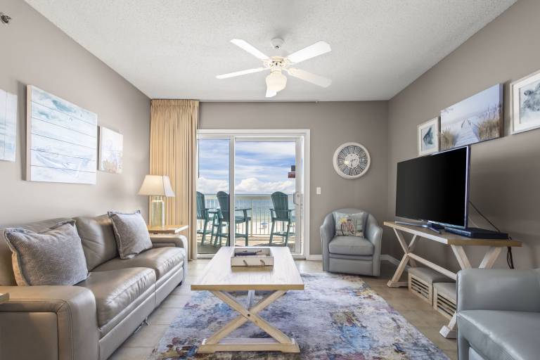 Dog friendly beachfront condo with sunset view — photo 4
