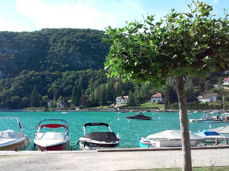 Caravan Lake Annecy