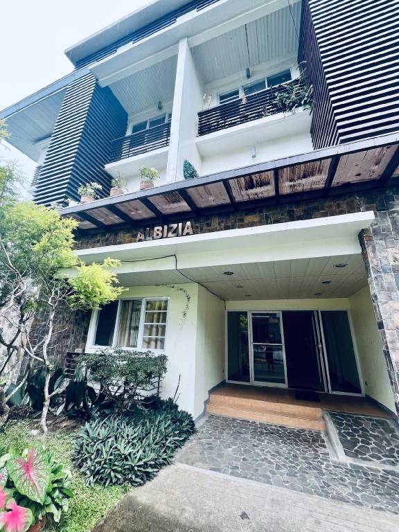 Pleasant holiday apartment with pool | Pet-friendly in Tagaytay