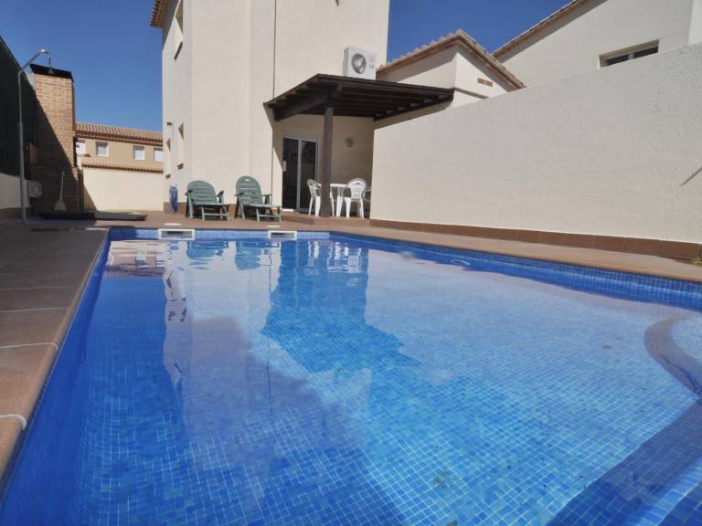 Villa with barbecue, private pool & garden — photo 2