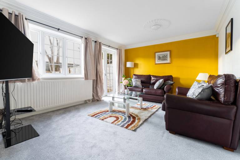 Purley House Sleeps 8 Near Gatwick Games Room