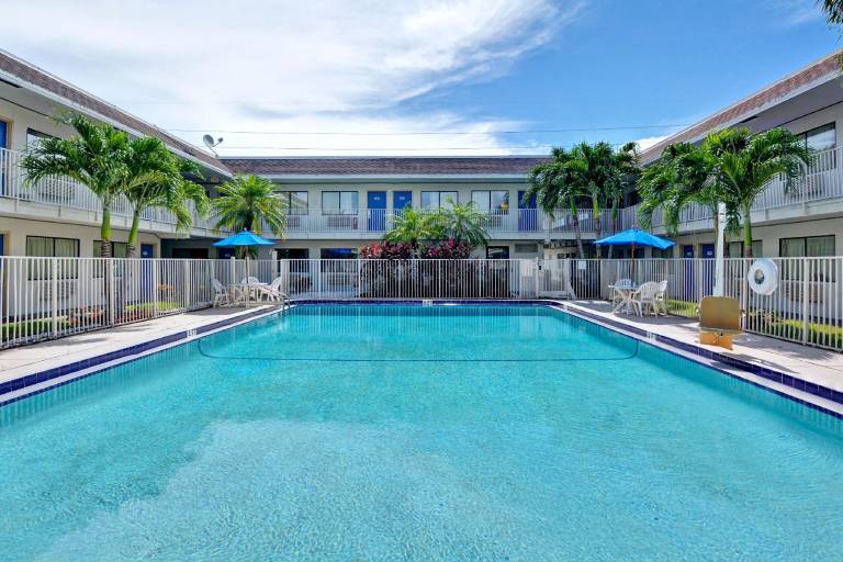 Motel 6 Dania Beach, FL — photo 2