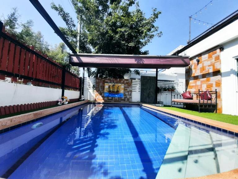 Villa with garden, barbecue & pool in Hua Hin