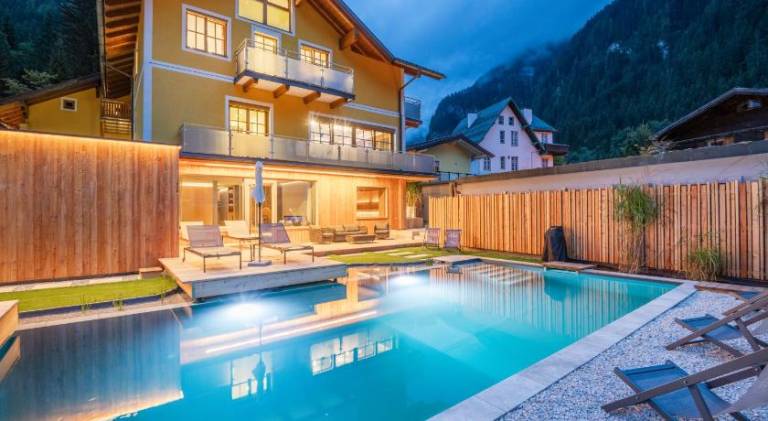 Apartment with jacuzzi, sauna & pool in Bad Gastein