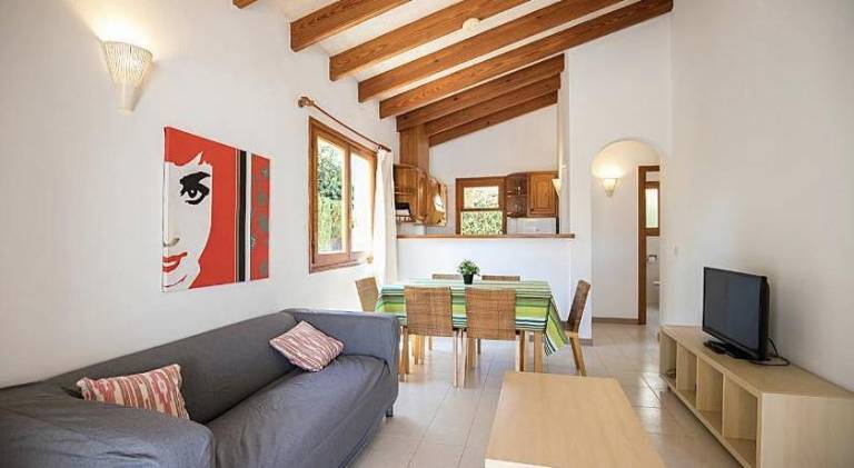 Pleasant vacation home with terrace, garden & private pool | Pets allowed — photo 2