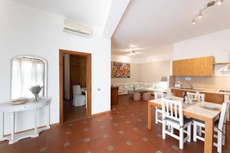 Holiday apartment with pool, terrace & yard — photo 5