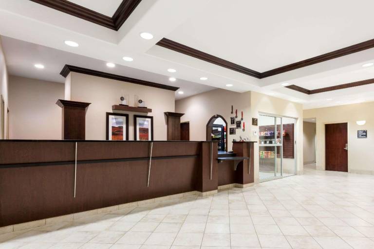 Ramada by Wyndham Weyburn — photo 4