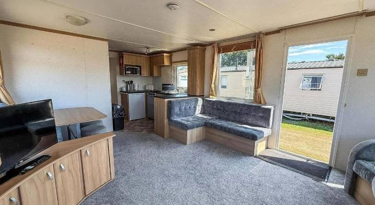 Homely Dog-Friendly Caravan At Valley Farm In Essex, Ref 46633V — photo 4