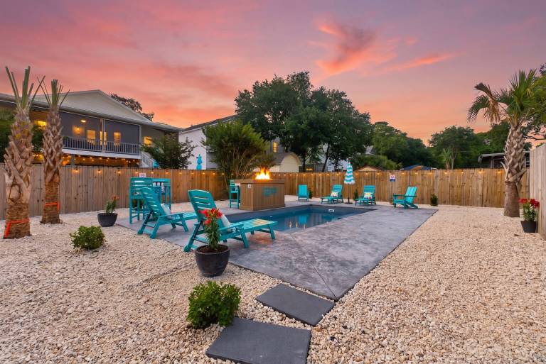Apartment  Oak Island