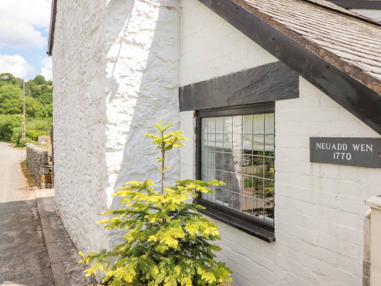 Cottage with garden — photo 3