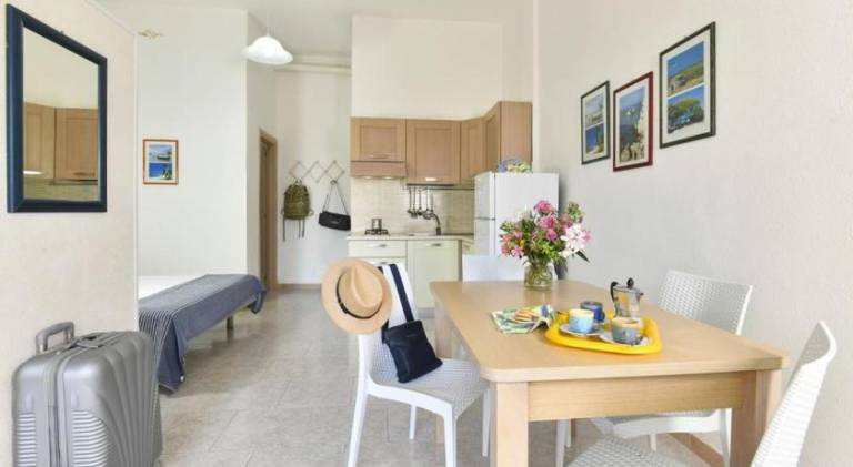 Serviced apartment with garden — photo 3