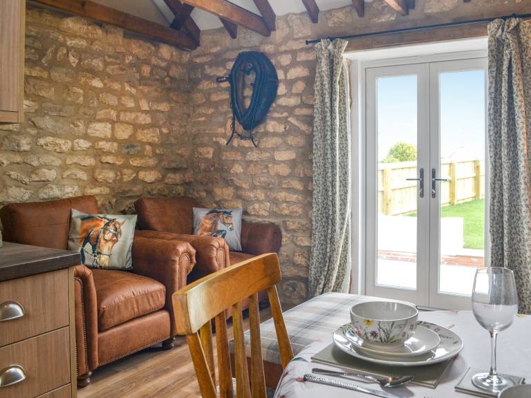 Cottage with barbeque, yard & jacuzzi | River view — photo 3