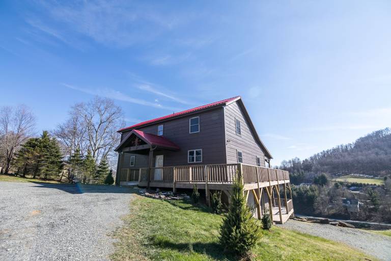 Rosey Outlook - Hot Tub, Great Views, Pool Table, between Boone & Blowing Rock — photo 4