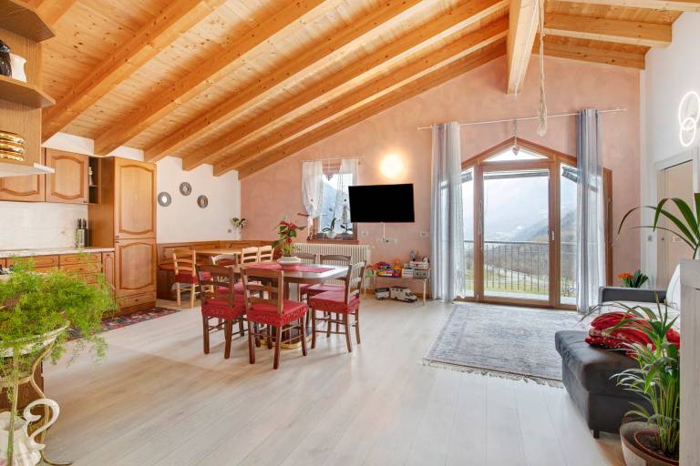 Child-friendly house with yard & fast internet | Mountain view | Good for workation | Pet-friendly in Sondrio